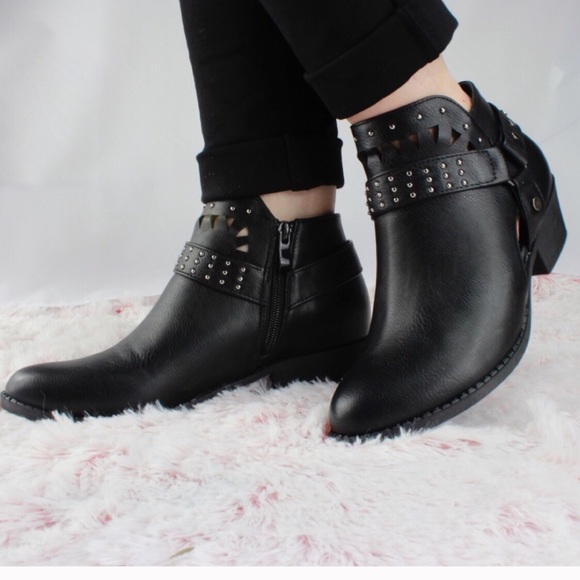 Black Bootie, Block Heel - Picture 4 of 4